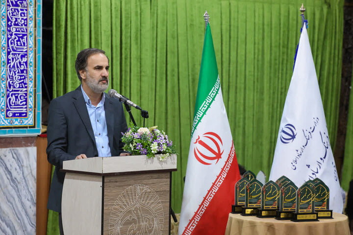 تصاویر / نمایشگاه آثار منتخب جشنواره ملی خوشنویسی با حضور امام جمعه قزوین افتتاح شد