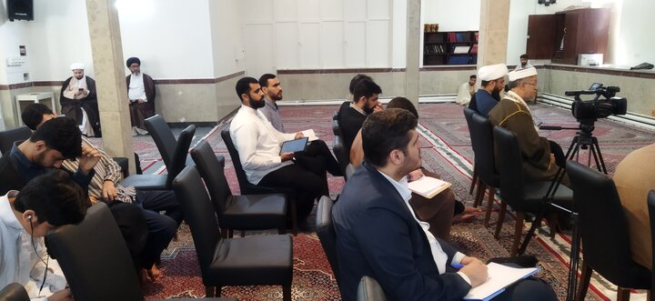 تصاویر/ آیین تکریم مبلغان فعال در ترویج فرهنگ ولایت و امامت در مدرسه قائم (عج)