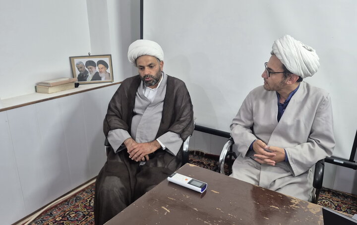 تصاویر/ جلسه دفاعیه تحقیق پایانی طلبه مدرسه علمیه امام خمینی(ره) کاشان