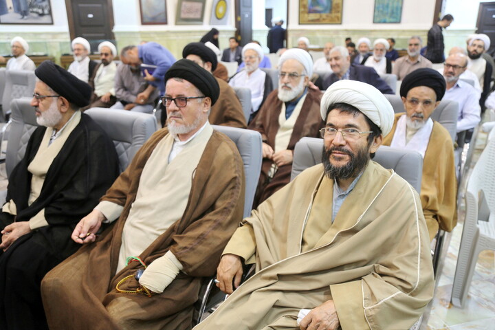 تصاویر/ آیین رونمایی از کتاب «انوار حکمت» در قم