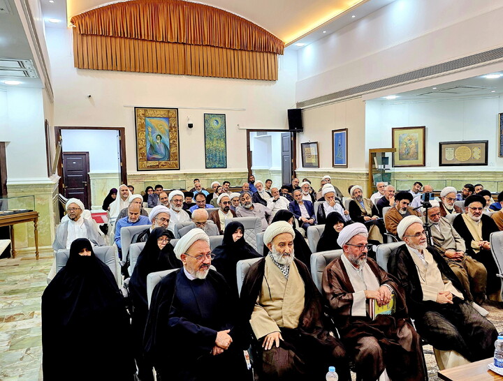 تصاویر/ آیین رونمایی از کتاب «انوار حکمت» در قم