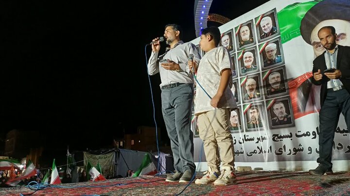 تصاویر/صد و یکمین شب حضور پرشور مردم ولایتمدار مامونیه در تجدید بیعت با آرمان‌های انقلاب