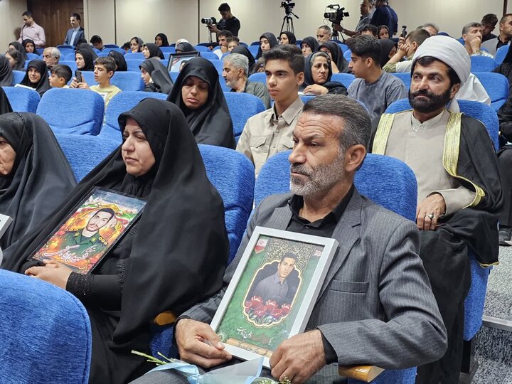 تصاویر/مراسم تجلیل از خانواده‌های معظم شهدای «جنگ رمضان» کردستان