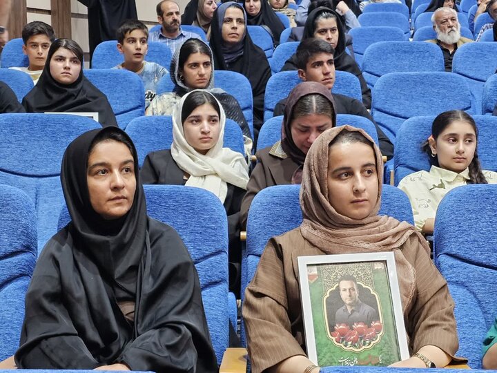 تصاویر/مراسم تجلیل از خانواده‌های معظم شهدای «جنگ رمضان» کردستان