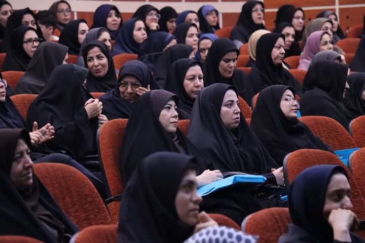 تصاویر/آیین تجلیل از معلمان جهادگر نسل فردا در فرهنگسرای شهر اراک