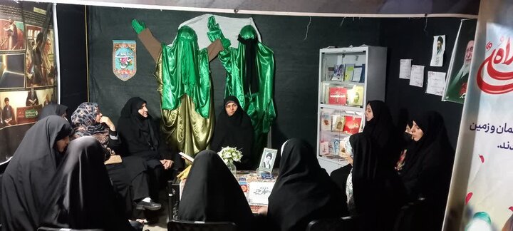 تصاویر/ فعالیت های فرهنگی تبلیغی خواهران طلبه لرستانی در میدان حماسه