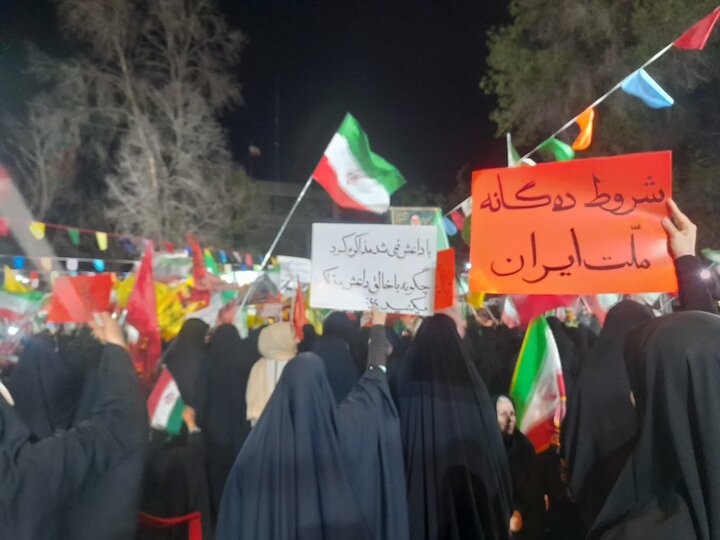 تصاویر/ فعالیت های فرهنگی تبلیغی خواهران طلبه لرستانی در میدان حماسه