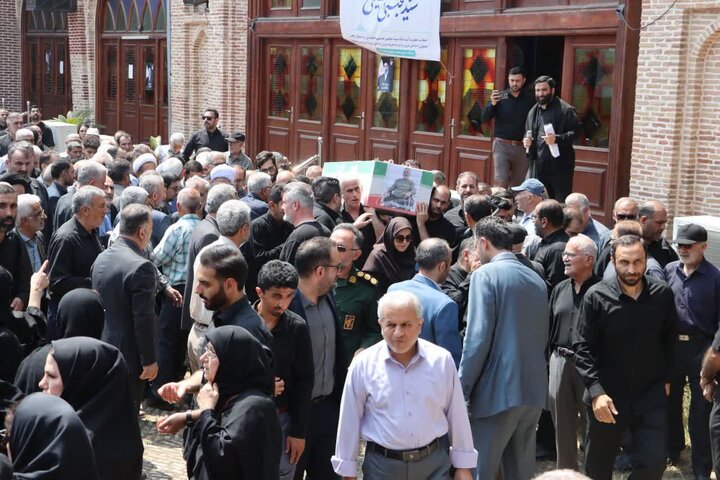 تصاویر/ اقامه نماز بر پیکر جانباز شهید ذوالفقاری توسط نماینده ولی فقیه در مازندران