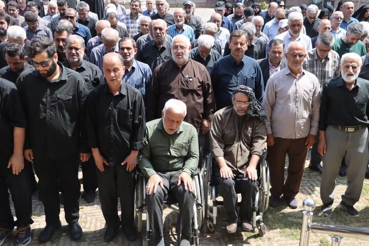 تصاویر/ اقامه نماز بر پیکر جانباز شهید ذوالفقاری توسط نماینده ولی فقیه در مازندران