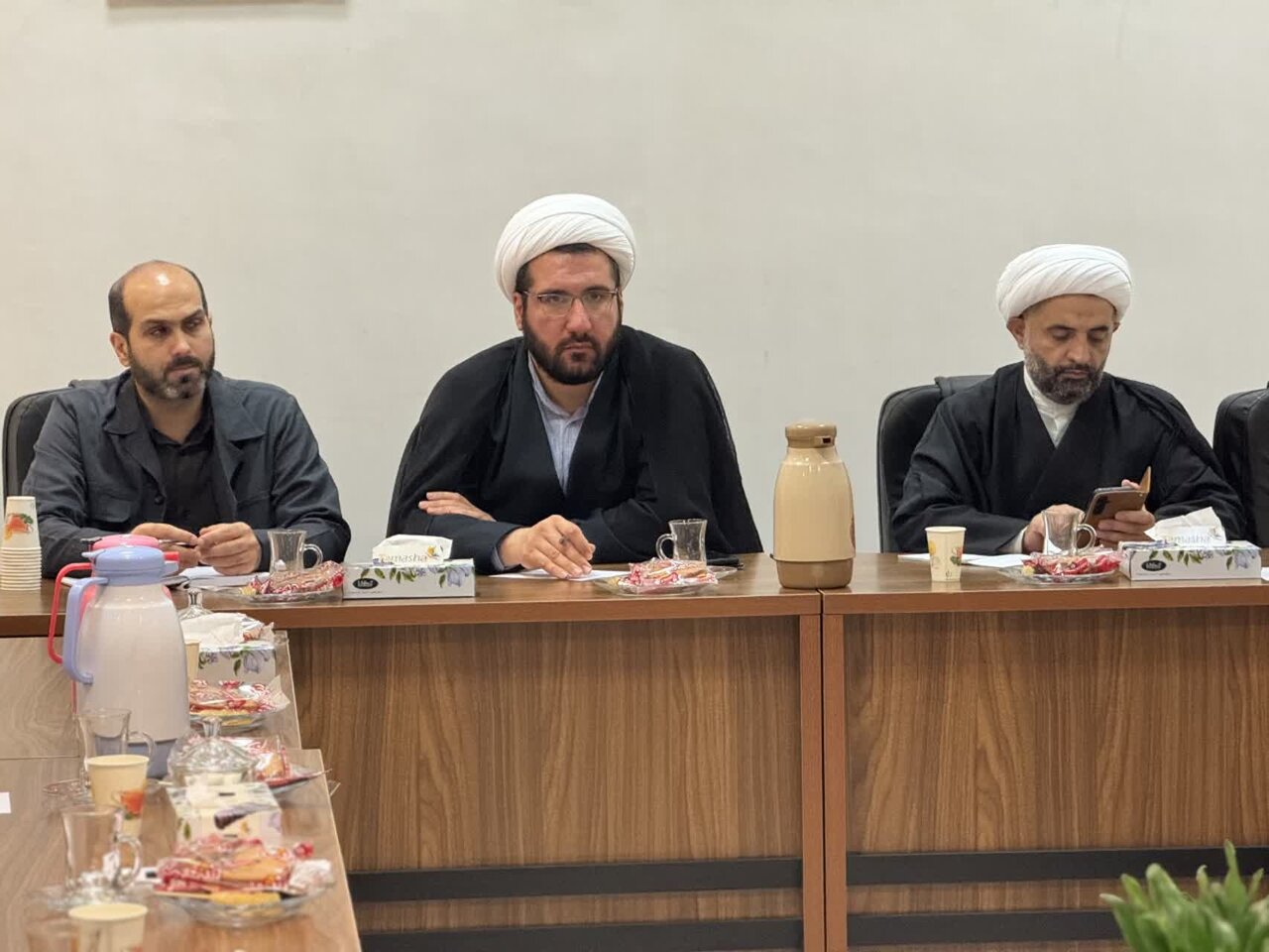 نشست همافزایی بیشتر میان مرکز مدیریت حوزه علمیه استان گیلان و مدارس علمیه استان گیلان برگزار شد + تصاویر