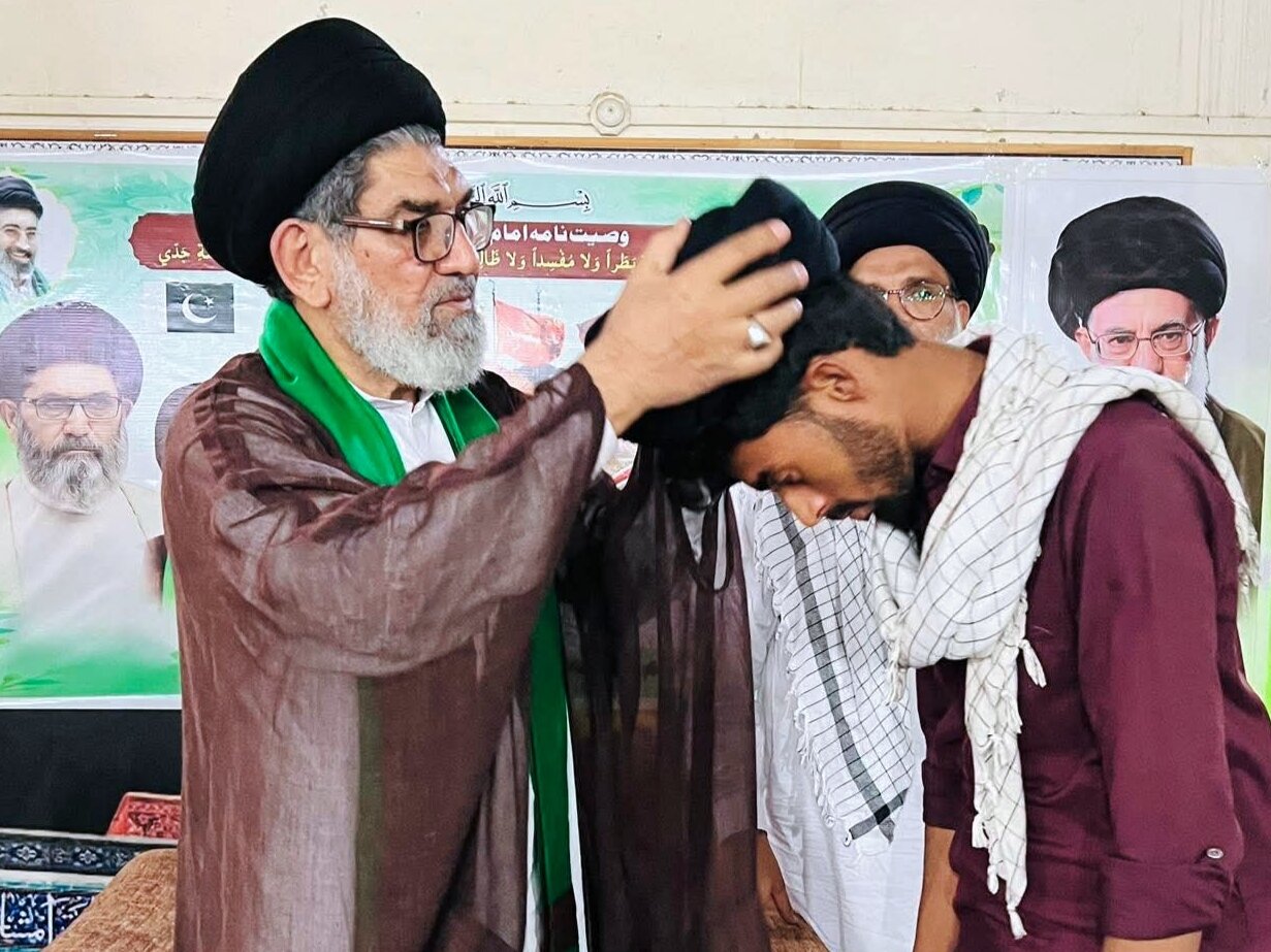 بمناسبت عشرۂ ولایت: علامہ سید محمد تقی نقوی کے دست مبارک سے جامعہ الرضا روہڑی کے طلاب کی عمامہ پوشی+تصاویر
