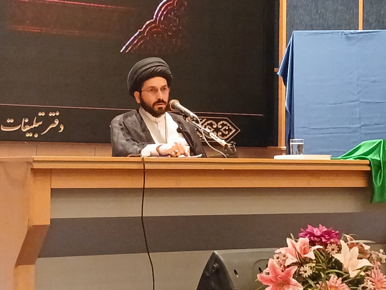 منبرهای امروز باید پاسخگوی مسائل جامعه باشند