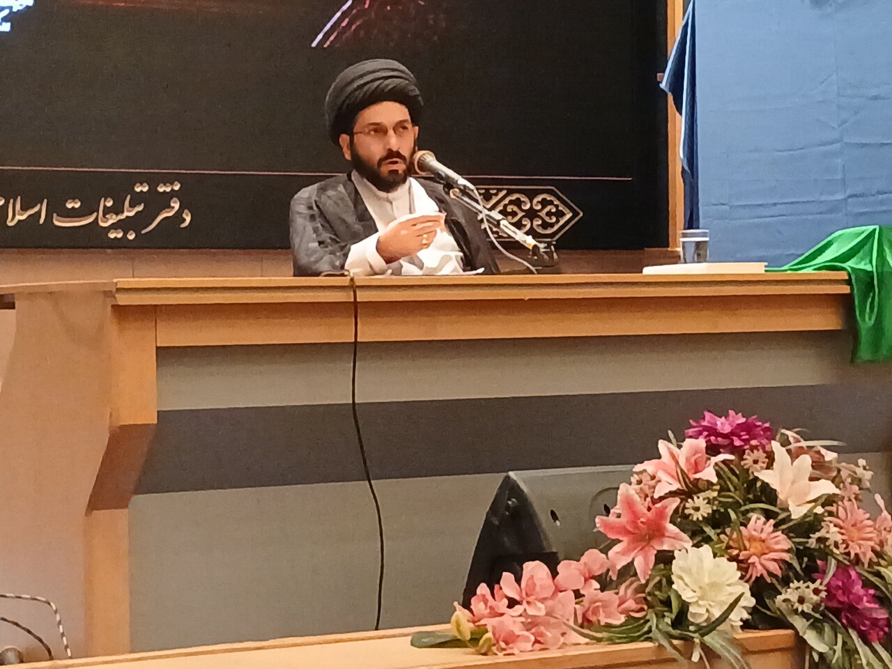منبرهای امروز باید پاسخگوی مسائل جامعه باشند