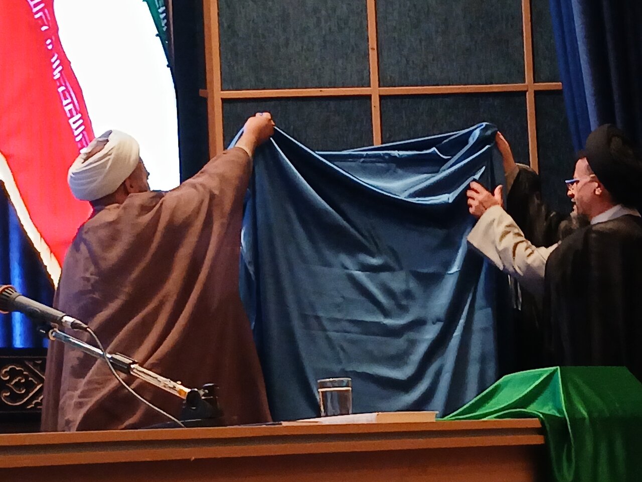 رونمایی از کتاب صبح دهم به قلم حجت الاسلام والمسلمین راجی در حاشیه همایش طلایه داران هدایت