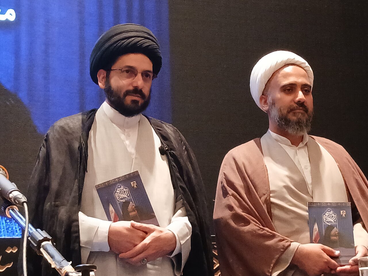 رونمایی از کتاب صبح دهم به قلم حجت الاسلام والمسلمین راجی در حاشیه همایش طلایه داران هدایت