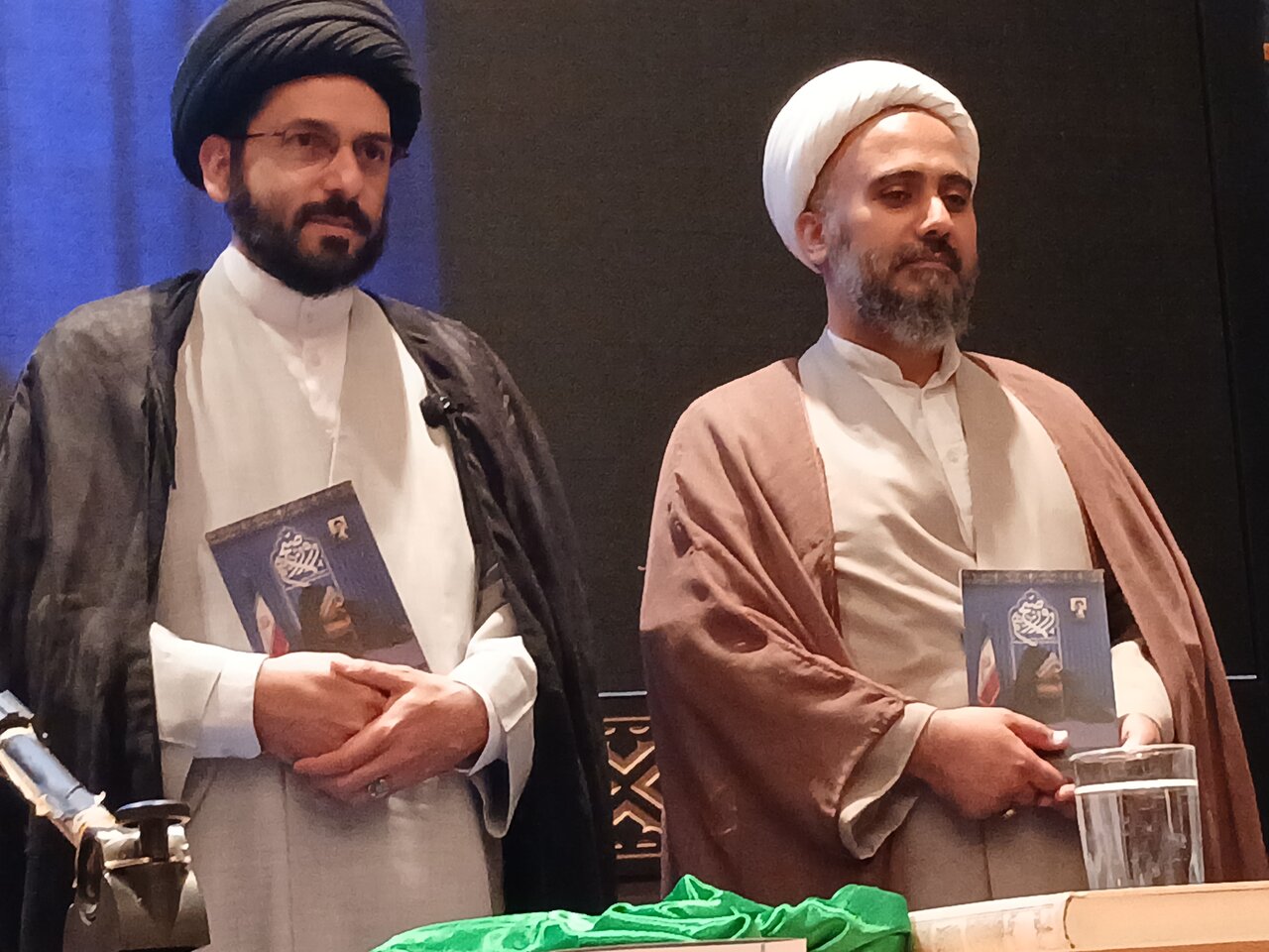 رونمایی از کتاب صبح دهم به قلم حجت الاسلام والمسلمین راجی در حاشیه همایش طلایه داران هدایت