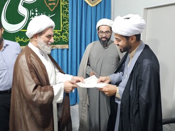 تصاویر / تجلیل امام جمعه بوئین زهرا از دست‌اندرکاران اجرای تجمعات شبانه در صد و یکمین روز برگزاری برنامه‌ها