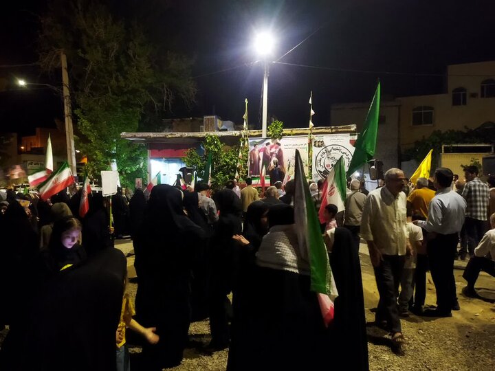 تصاویر/ صدو دومین اجتماع بزرگ‌ شبانه مردمی  نطنز در لبیک به ندای رهبر معظم انقلاب