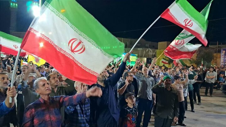 تصاویر/ یکصدو دومین شب اجتماع شبانگاهی مردم آران و بیدگل در میدان شهید سلیمانی