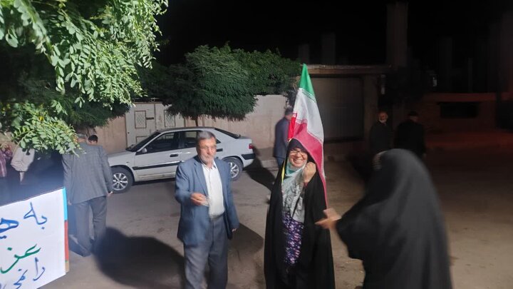 تصاویر / تصاویر / فعالیتهای فرهنگی و تبلیغی قرارگاه جهادی مدرسه امام صادق علیه‌السلام خواهران شهرستان بویین زهرا در شب صد ودوم
