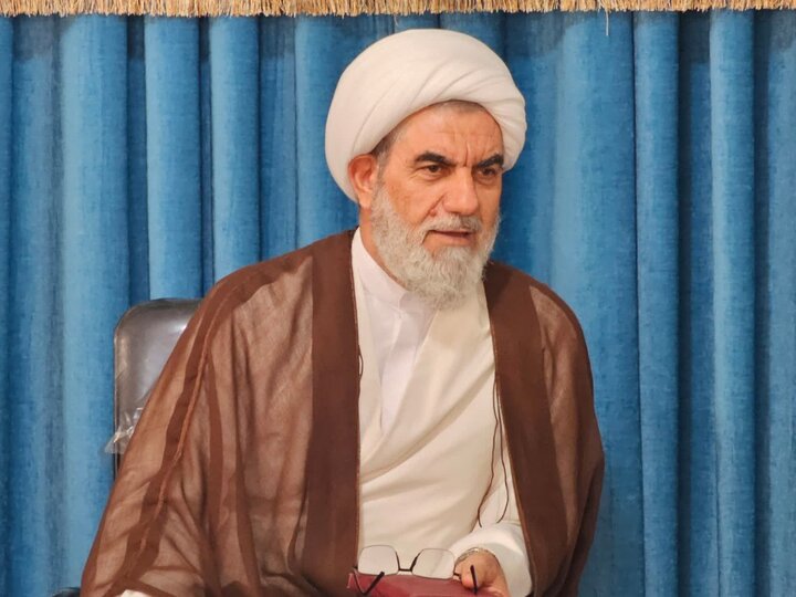تصاویر / تجلیل امام جمعه بوئین زهرا از دست‌اندرکاران اجرای تجمعات شبانه در صد و یکمین روز برگزاری برنامه‌ها