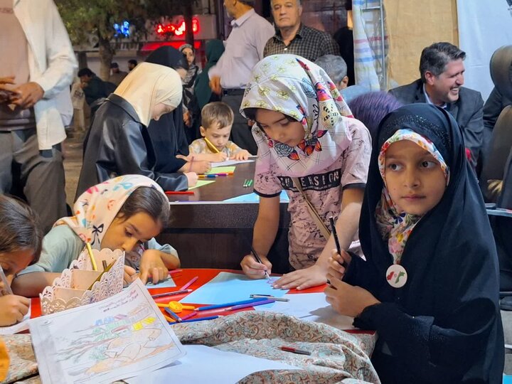 حضور غرفه کتابخانه ایران در تجمعات شبانه