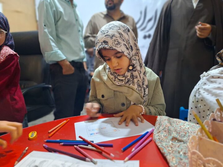 حضور غرفه کتابخانه ایران در تجمعات شبانه