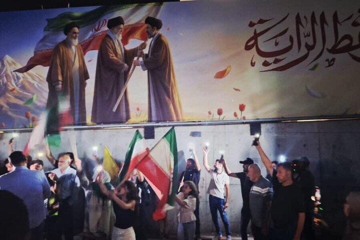 Wananchi wa Lebanon Wakusanyika Mbele ya Ubalozi wa Iran, kama Ishara ya Uaminifu na Shukrani kwa Kusimama Iran Pamoja na Lebanon