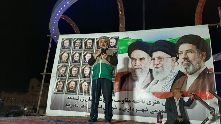 تصاویر/صد و دومین شب حضور پرشور مردم ولایتمدار زرندیه در تجدید بیعت با آرمان‌های انقلاب