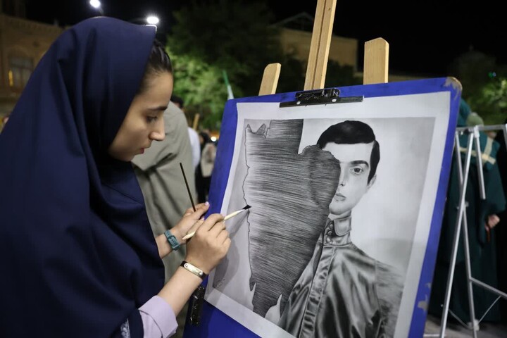 بازدید فرمانده سپاه همدان از غرفه‌های هنری در میدان امام(ره)