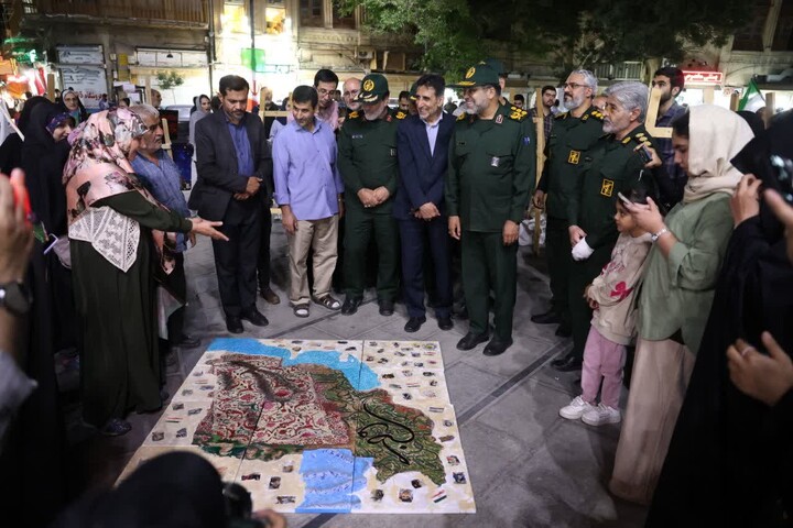 بازدید فرمانده سپاه همدان از غرفه‌های هنری در میدان امام(ره)