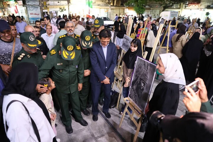 بازدید فرمانده سپاه همدان از غرفه‌های هنری در میدان امام(ره)