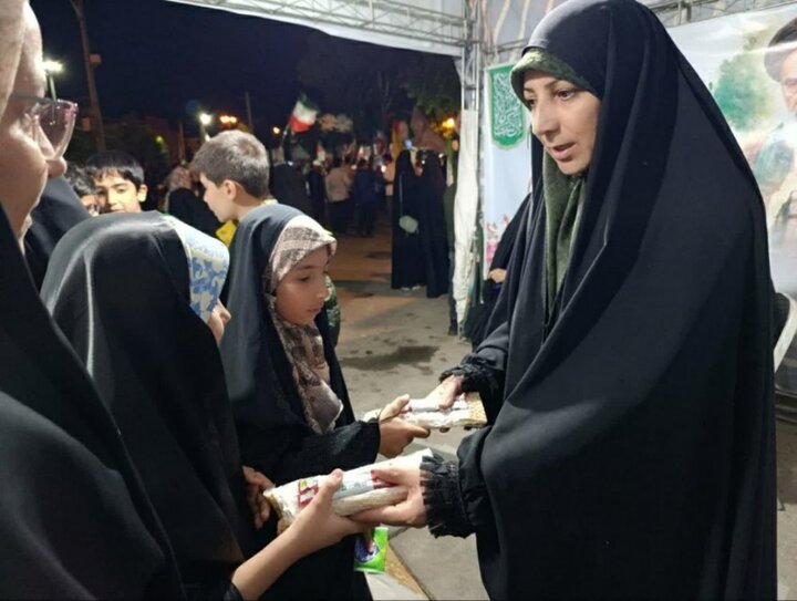 تصاویر/ از موکب‌های مردمی تا برنامه‌های فرهنگی، تربیتی و اطعام ۱۰ هزار نفری