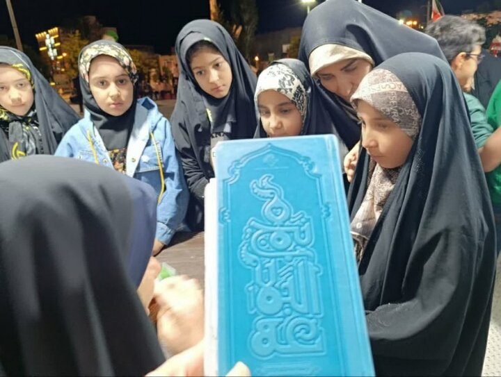 تصاویر/ از موکب‌های مردمی تا برنامه‌های فرهنگی، تربیتی و اطعام ۱۰ هزار نفری