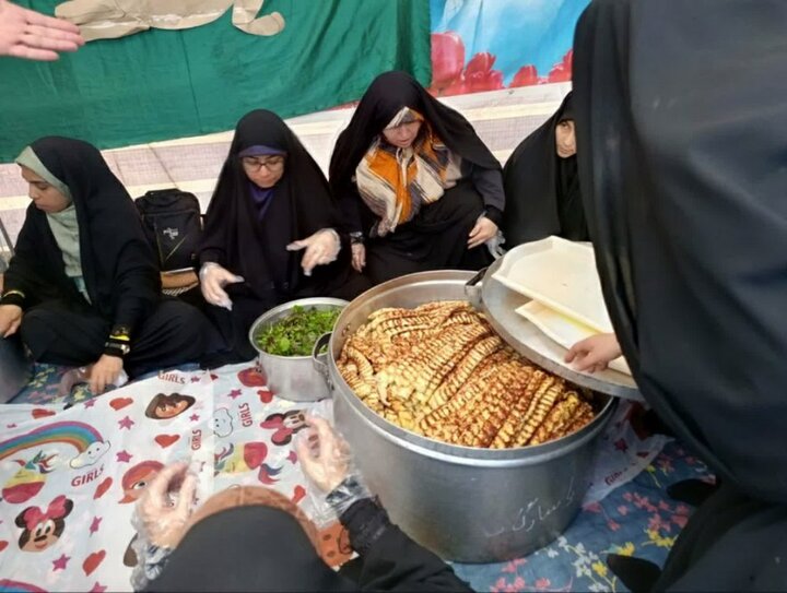 تصاویر/ از موکب‌های مردمی تا برنامه‌های فرهنگی، تربیتی و اطعام ۱۰ هزار نفری