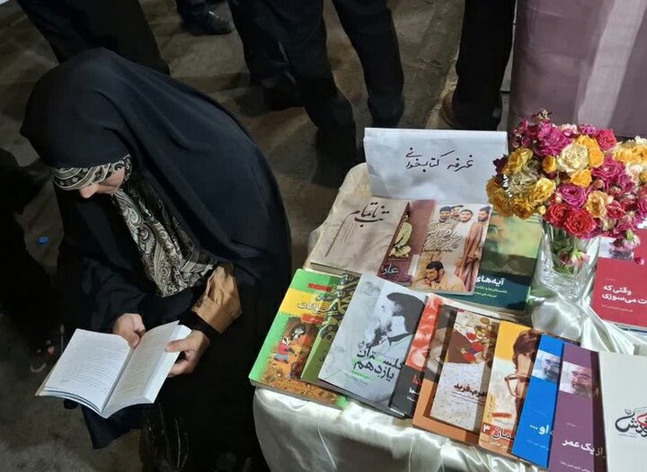 تصاویر/ از موکب‌های مردمی تا برنامه‌های فرهنگی، تربیتی و اطعام ۱۰ هزار نفری