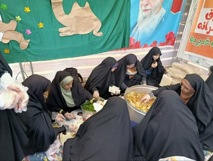 تصاویر/ از موکب‌های مردمی تا برنامه‌های فرهنگی، تربیتی و اطعام ۱۰ هزار نفری