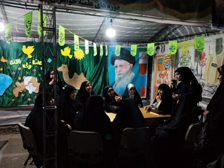 تصاویر/ از موکب‌های مردمی تا برنامه‌های فرهنگی، تربیتی و اطعام ۱۰ هزار نفری