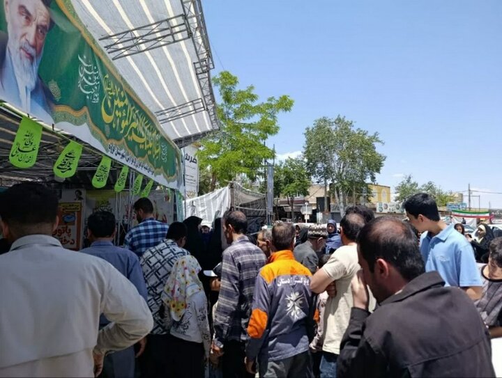 تصاویر/ از موکب‌های مردمی تا برنامه‌های فرهنگی، تربیتی و اطعام ۱۰ هزار نفری