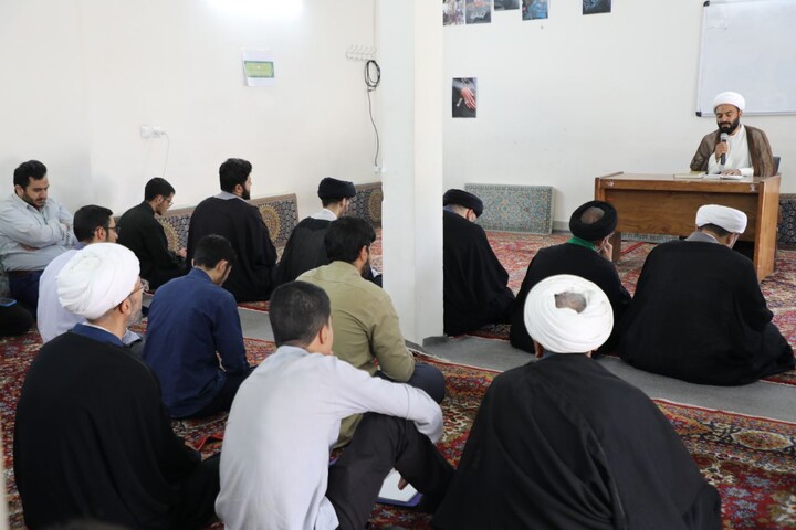 تصاویر/ نشست تبیینی با حضور حجت‌الاسلام والمسلمین مهدوی ارفع در مدرسه علمیه مصلی برگزار شد