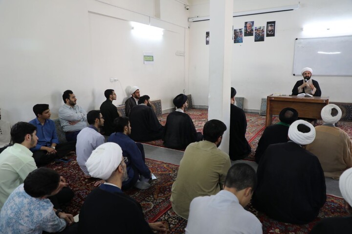 تصاویر/ نشست تبیینی با حضور حجت‌الاسلام والمسلمین مهدوی ارفع در مدرسه علمیه مصلی برگزار شد