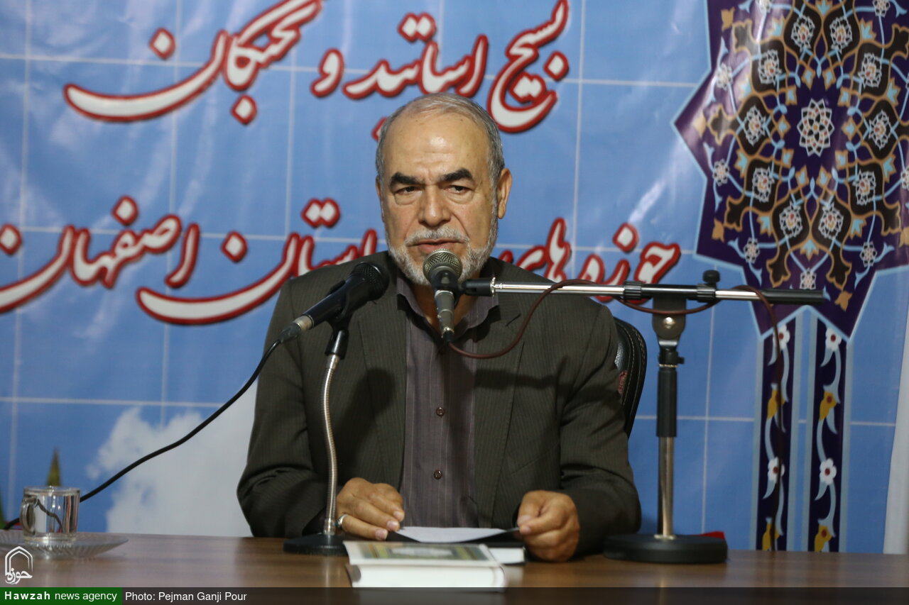 در تحلیل‌ها باید آرمان گرای واقع بین باشیم /چهار مولفه فشار به ترامپ
