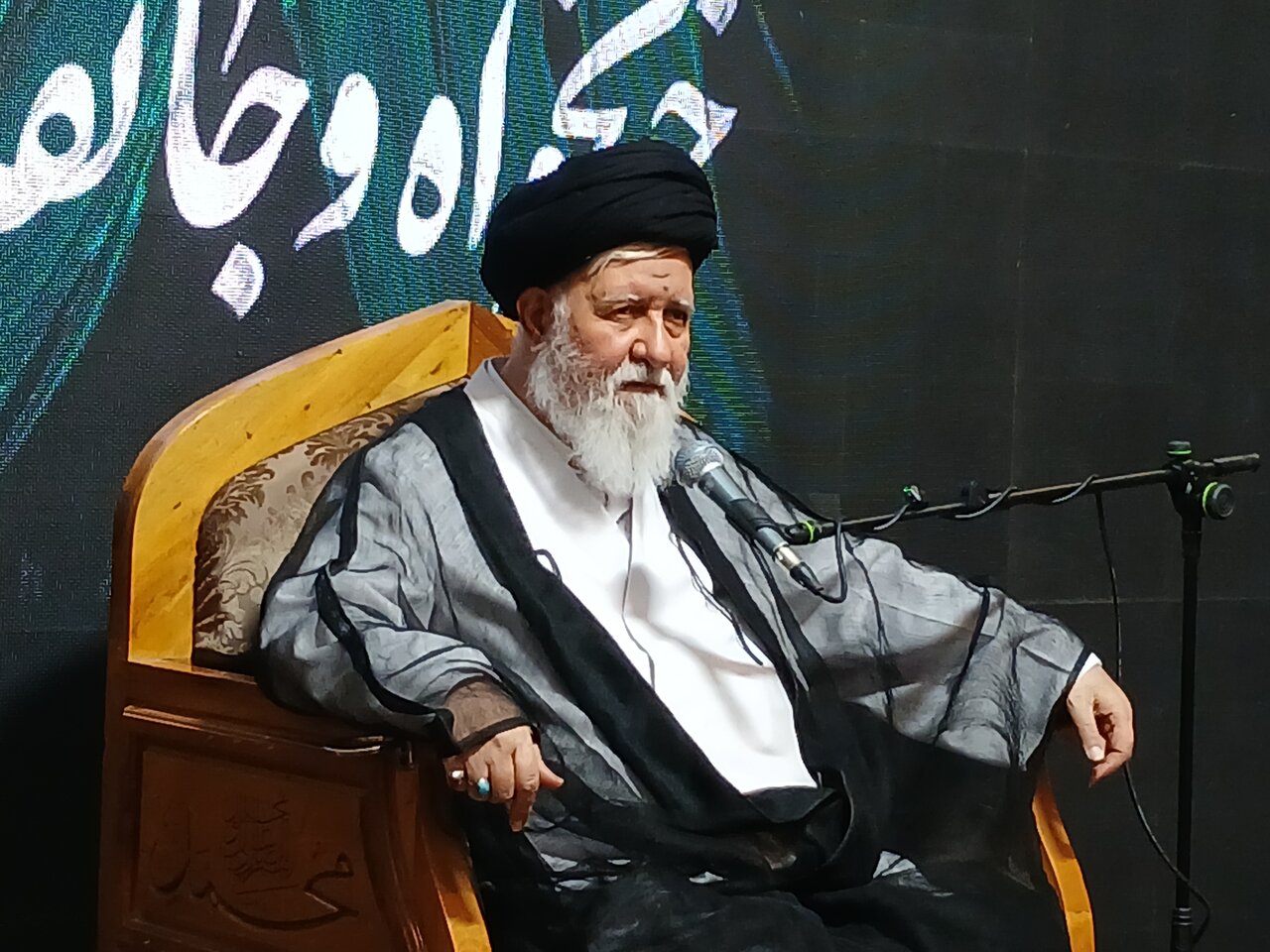 منبرها و محافل دینی متناسب با نیازهای روز بازآفرینی شوند