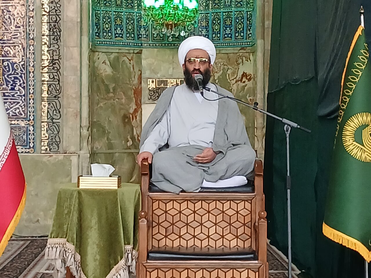 فقها پاسداران شریعت و هدایت‌گران امت‌ هستند