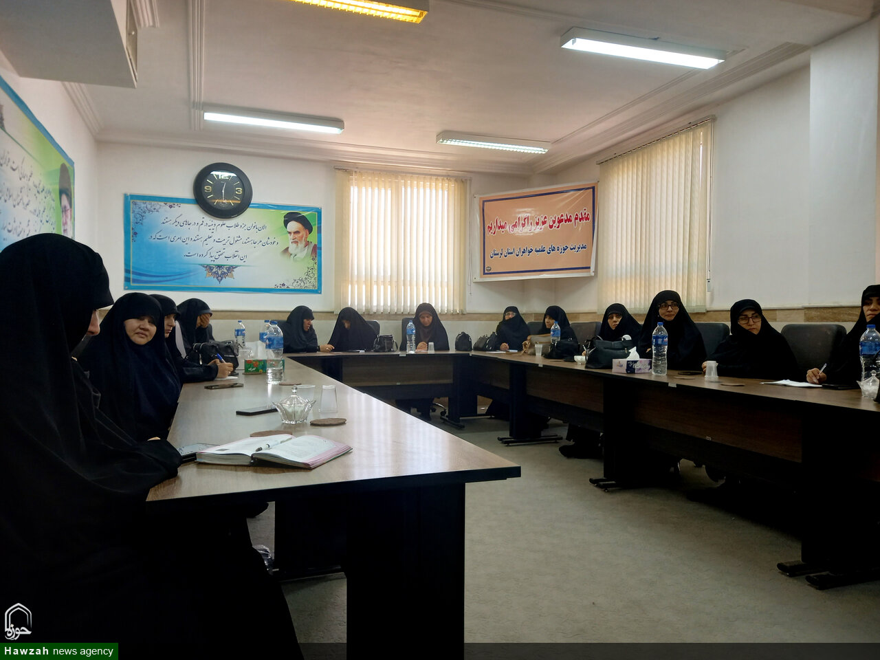 تبادل نظر مسئولان حوزه علمیه خواهران لرستان در جذب خواهران علاقه مند به حوزه 