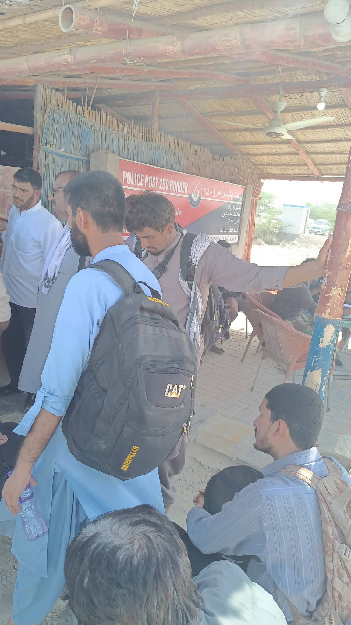 شدید گرمی میں سرحدی پابندیوں سے طلابِ علومِ دینیہ پریشان؛ حکومت پاکستان کے رویے پر شدید تنقید