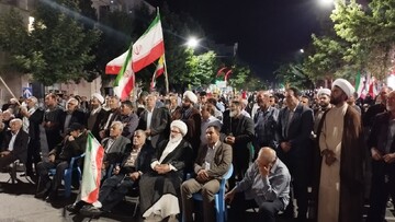 فیلم| تدوام تجمع شبانه و حضور خودجوش مردم میاندوآب در دفاع از عزت و اقتدار ایران اسلامی