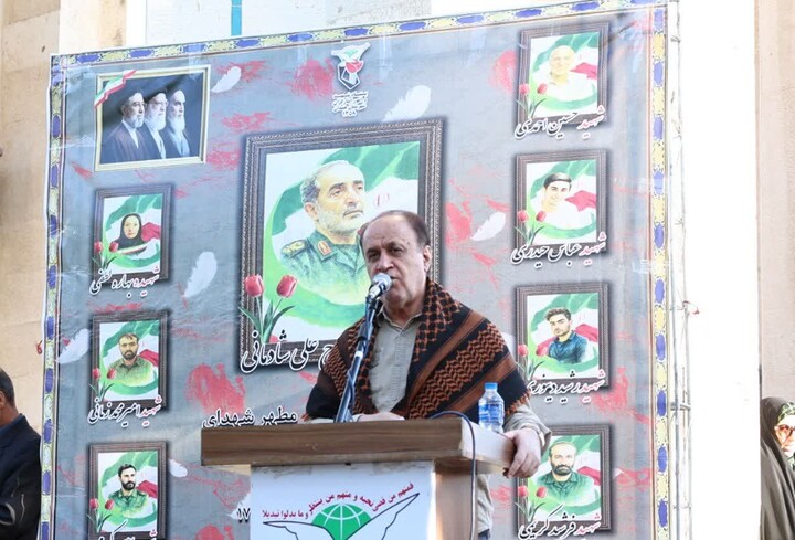 تصاویر /  آیین گلباران مزار سپهبد شهید علی شادمانی و شهدای دفاع مقدس ۱۲ روزه