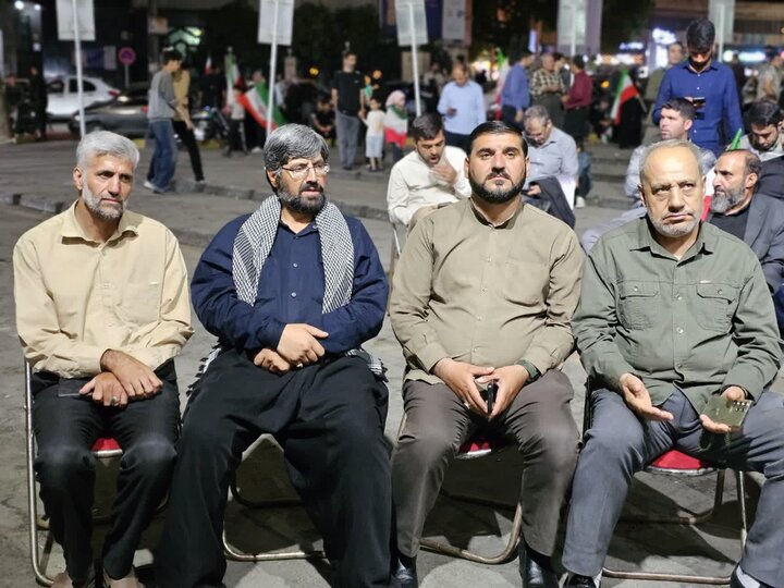 تصاویر/ قاب‌هایی از ایستادگی و همدلی؛ تجلی عشق به وطن و عهد با ولایت در دیار سنندج