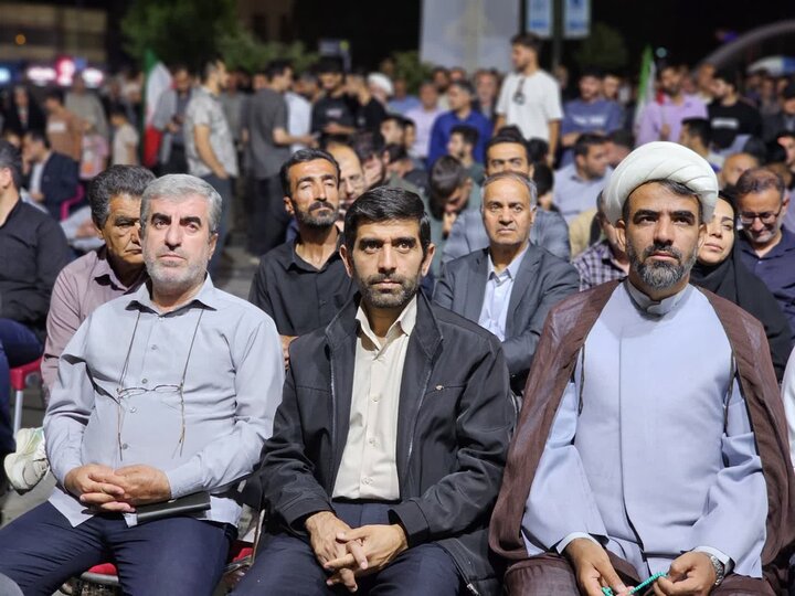 تصاویر/ قاب‌هایی از ایستادگی و همدلی؛ تجلی عشق به وطن و عهد با ولایت در دیار سنندج